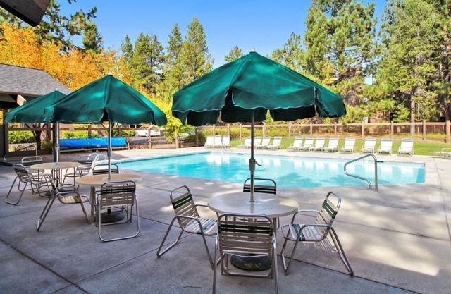 The Ridge at Sunriver - Condo # 14 - Acceso proporcionado a la piscina de temporada y a las instalaciones de tenis, jacuzzi durante todo el año más 4 bicicletas