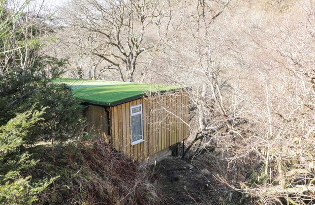 THE RIVER LODGE, romantic, country holiday cottage in Oban