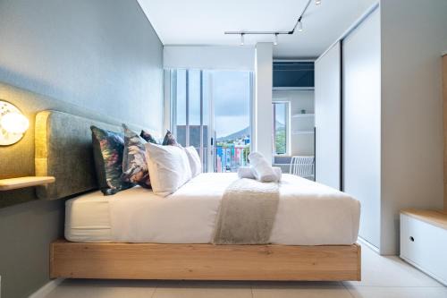 The Rose 303: City Centre Studio Apartment