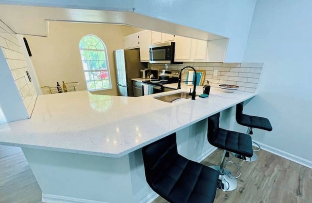 The Royal Oaks Houston Hideaway