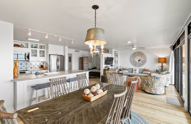 The Royal Reef - Laguna Reef 405: Spacious 2BR Bayfront Condo