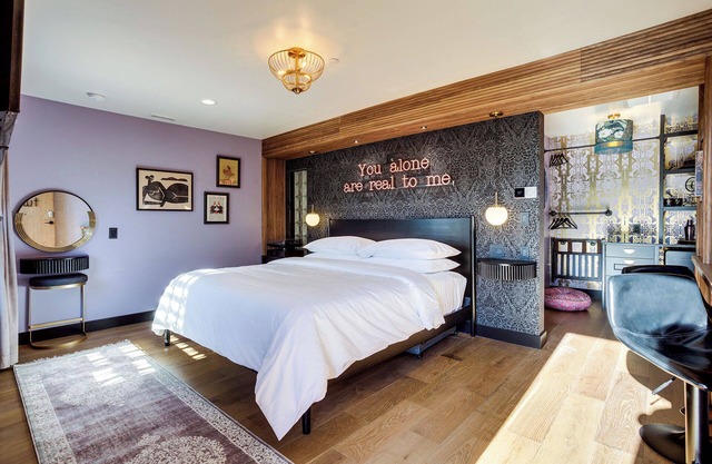 The Salomé - ADA Accessible@ The Louie Boutique Motel, Walk to Everything! Dog Friendly!
