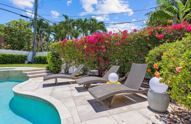 The Sand Castle-4 Story/5 Patio/Heated Pool/ 20 steps to Beach Entrance LuxVilla