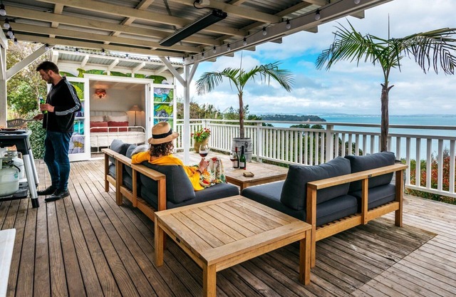 The Settlers Hut, enormes vistas al mar en Oneroa