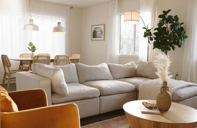 The Soleil House Modern 3 Bedroom House + King Size Bed