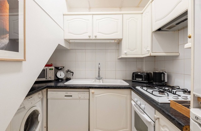The South Kensington Mews - Lovely & Bright 5BDR Kensington Mews