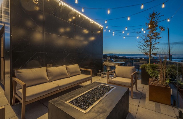 The Sunset Queen Suite - Boutique Guest Suite
