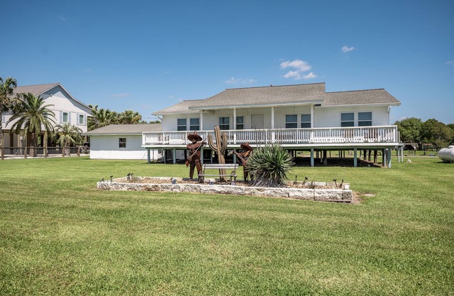 "THE TEXICAN" en Caney Creek - 4bd / 2. 5ba - Duermen 14