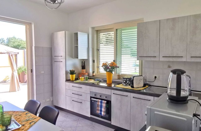 The Trinacria Villa a stone's throw from the sea