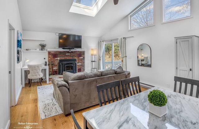 The Twin trees House: Cozy, clean, family friendly~Great Location!