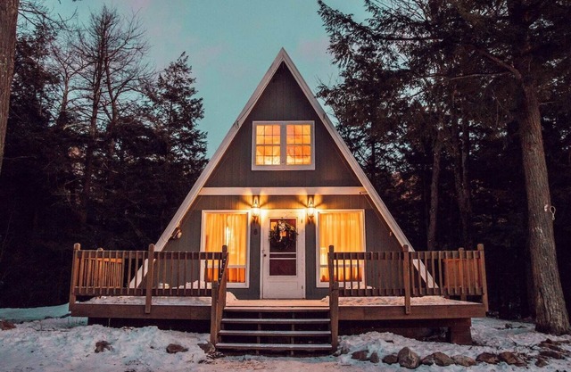 Elegante A-Frame cerca de Manchester, Senderismo, Esquí!