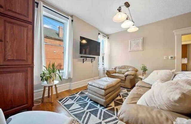 The Village Townhouse - 3 Bedrooms w/ extra beds