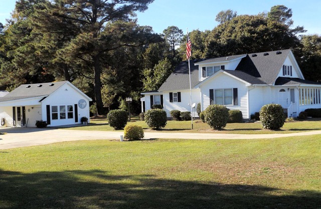 The Waterfield Place es una encantadora casa para 8 personas en 5 acres cerca de Outer Banks.