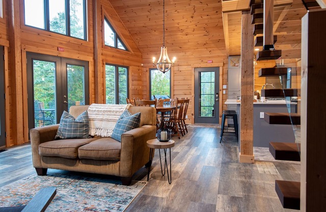 The Whiskey Harbour - Waterfront Luxury Listing