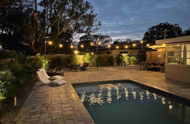 The Wisteria Oasis With heated pool and hot tub