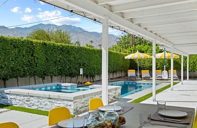 The Yellow Retreat en Palm Springs, The Yellow Retreat 5BED/Pool/Spa/Swim-Up Bar