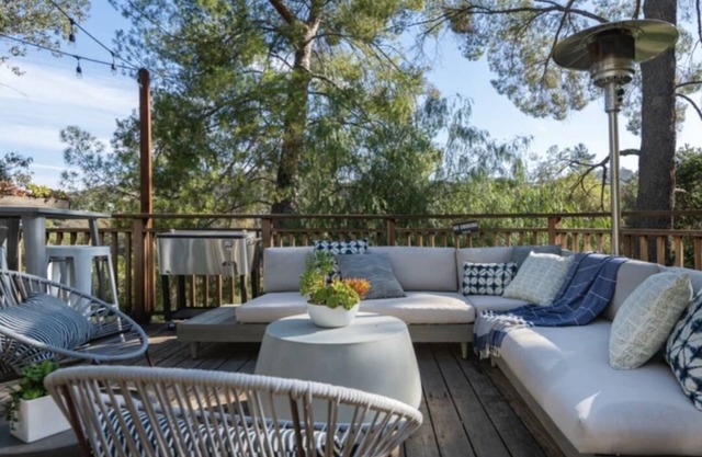 THE Zen Treehouse Retreat- Great Views and Peaceful Decks!
