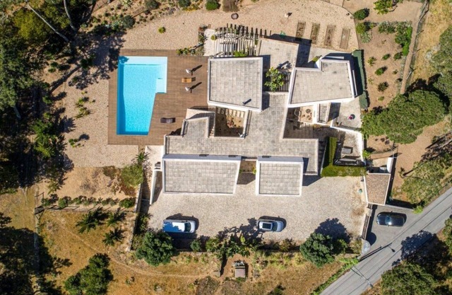 Theguesthouse > Areais Beach Villa