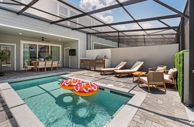 Themed Villa w/ Pool & Games | Near Disney (1189)