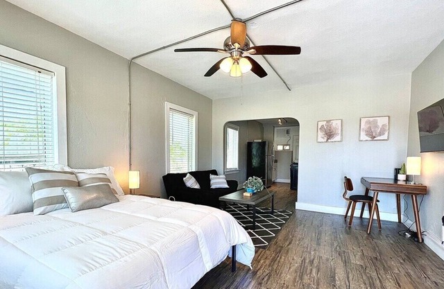 This apartment is a 0 bedroom(s), 1 bathrooms, located in Corpus Christi, TX.