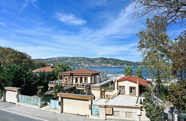 Bright Spacious Lovely 4BD Gem +Terrace Views #232