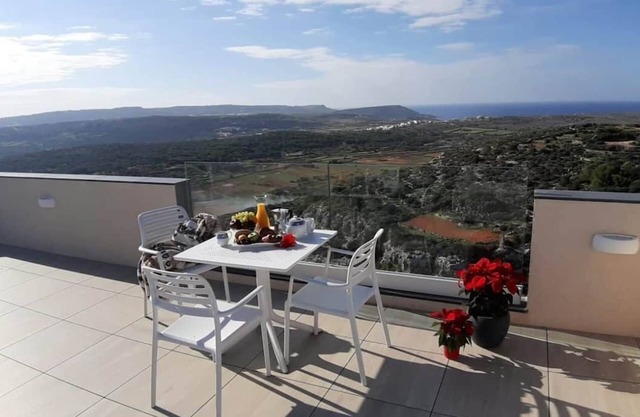 This apartment is a 1 bedroom(s), 2 bathrooms, located in Il-Mellieħa, null.