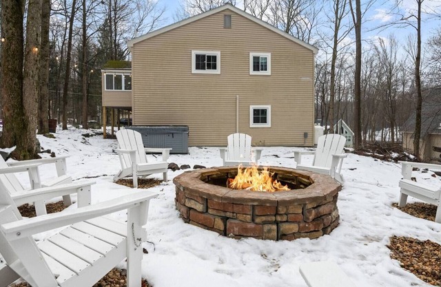 This chalet is a 4 bedroom(s), 3 bathrooms, located in Coolbaugh Township, PA.