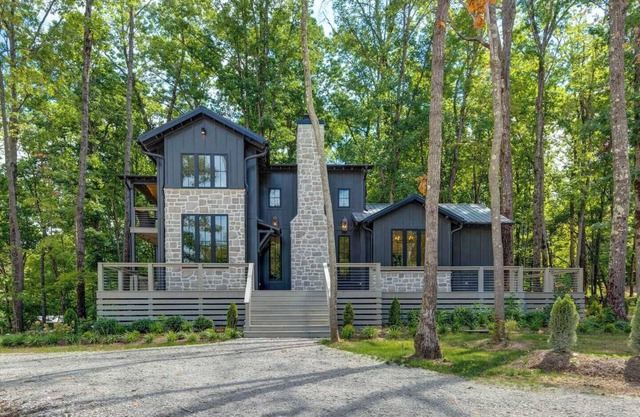 This house is a 3 bedroom(s), 2 bathrooms, located in Tracy City, TN.