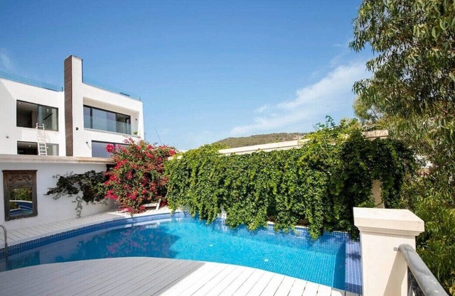 Gorgeous Bright Luxury Villa w/ Pool+Views! #188