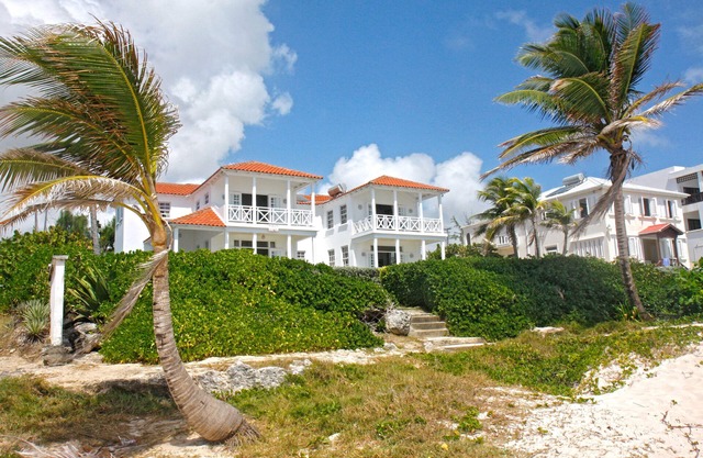 Esta es una villa de 3 dormitorios y 3 baños frente a la playa, actividades para toda la familia