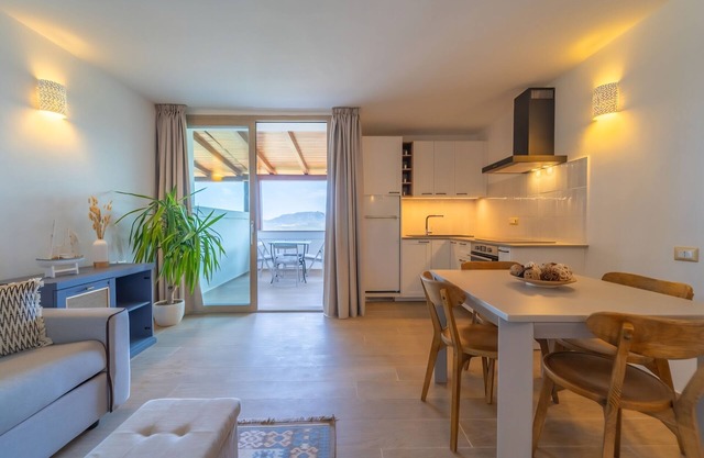 This is unique space and enjoy the panoramic view of the mountains and the gulf.