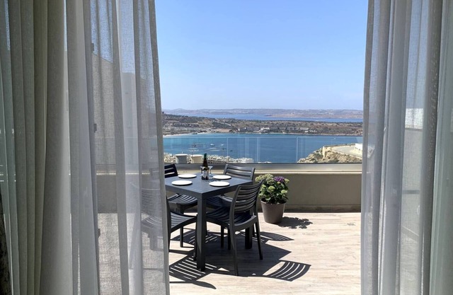 This apartment is a 2 bedroom(s), 2 bathrooms, located in Il-Mellieħa, null.