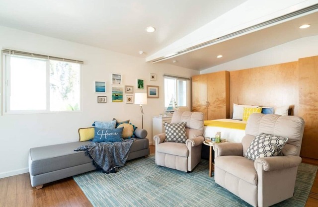 This studio is a 0 bedroom(s), 1 bathrooms, located in San Diego, CA.