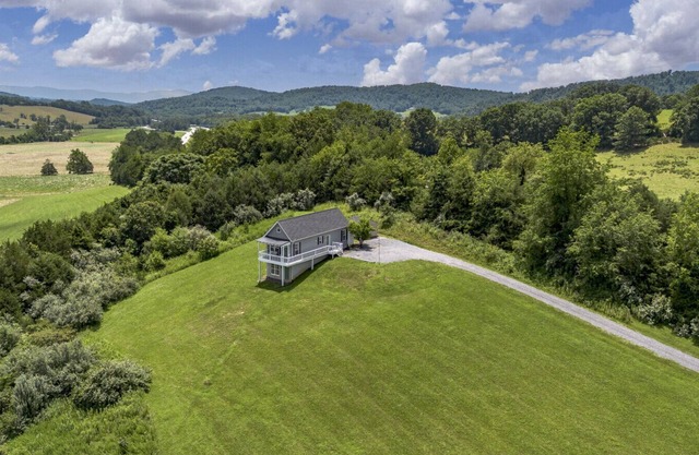 Tiny House w/ Big Mountain Views - near VMI & WLU