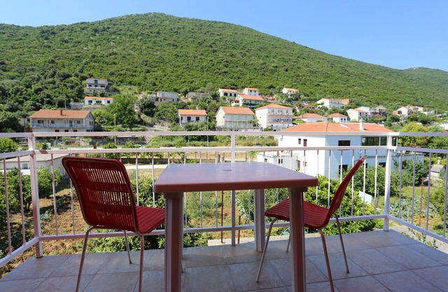 Apartamento de tres habitaciones con un balcon Trpanj, Peljesac (A-10148-a)