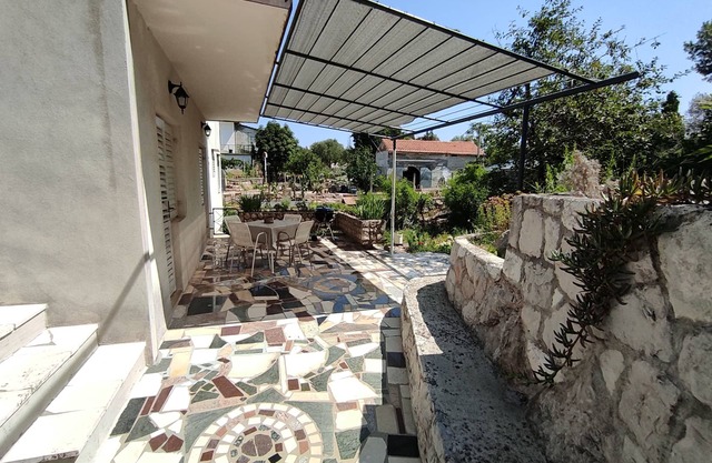 Apartamento de tres habitaciones con una terraza Trpanj, Peljesac (A-15995-a)