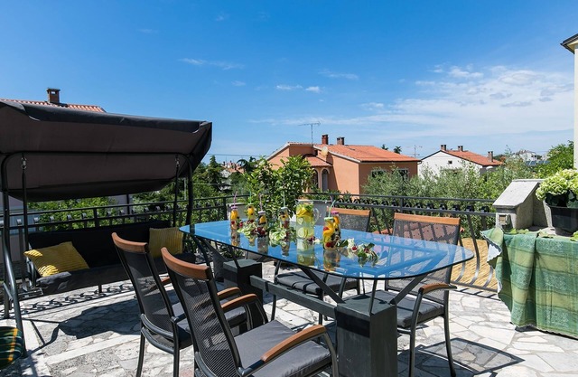 Apartamento de tres habitaciones con una terraza Porec (A-6922-a)