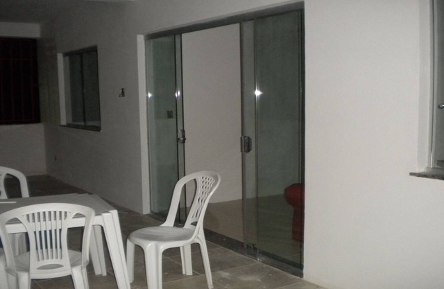 Apt de tres habitaciones frente al mar en el paraíso de Caciones