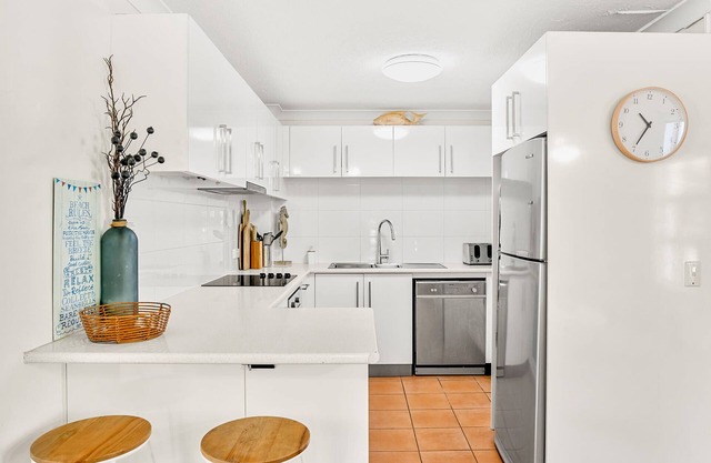 Three bedroom Pet Friendly in Broadbeach