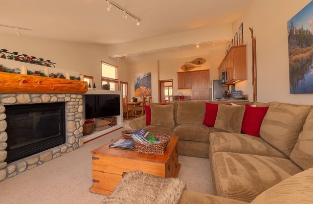 ¡Nuevo listado! 3 dormitorios Snowcreek V Condo / Espectacular vista de Mammoth Mountain!