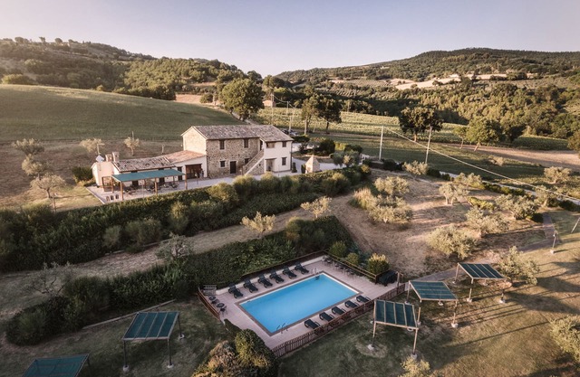 Three-room apartment with pool - Ginestra