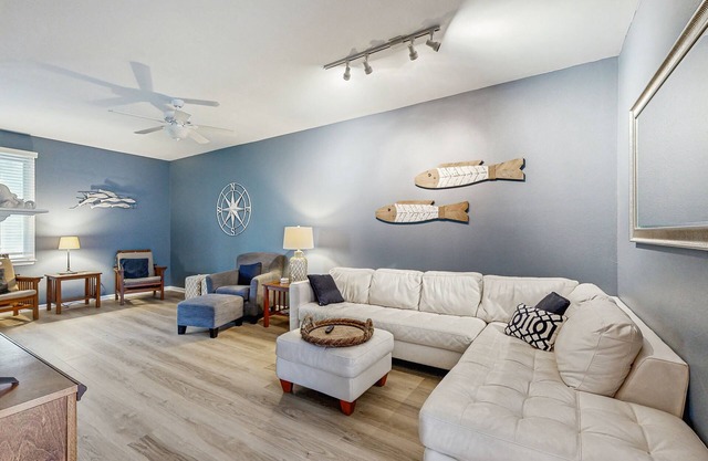 Three-Story Bayside Resort Retreat W/ Shared Pool/Hot Tub, Balcony & Central AC