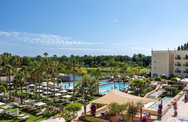 Thrilling Vilamoura Apartment | Apartment Owen | 2 Bedroom Suite | Furnished Balcony | Shared Outdoor and Indoor swimming pool | Shared Fitness Centre and Sauna | Common Lounge and Garden | Praia Da Falésia, Apartado