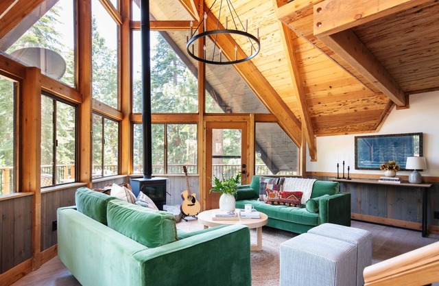 Timberline by AvantStay | Stunning Chalet Cabin w/ Hot Tub & Home Theater!