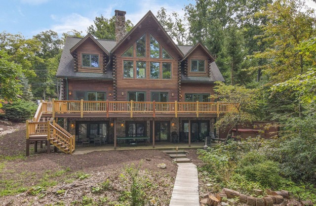 Timberlodge: casa grande frente al lago con piscina cubierta privada