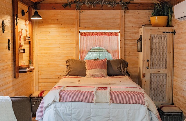 Tiny Farmhouse on 4 Acres near Downtown Granbury