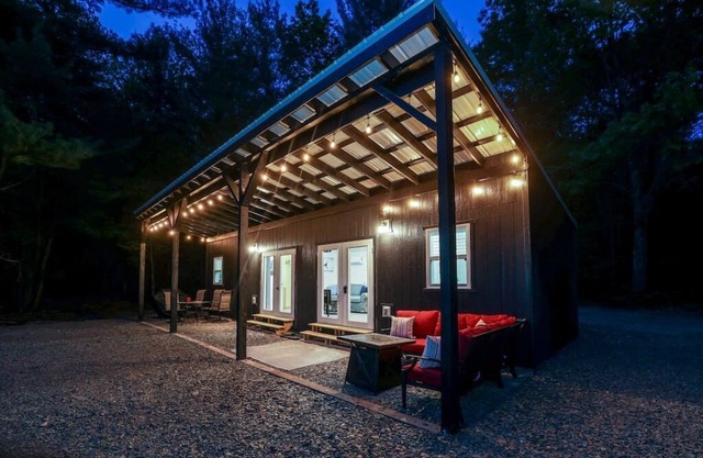 Tiny House 2.5 hrs NYC and Boston Waterfront WIFI