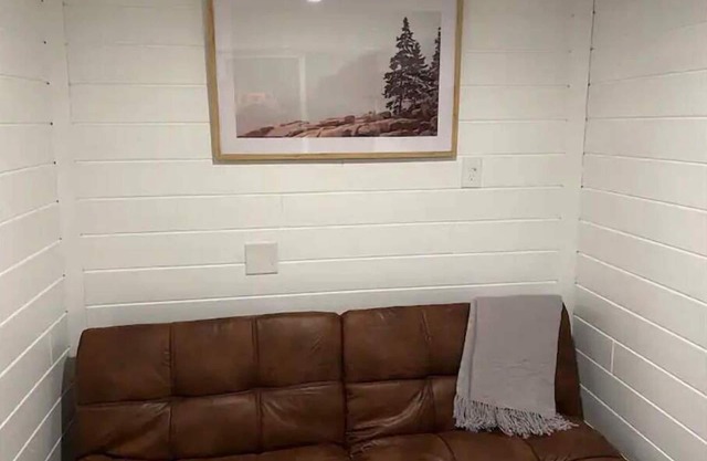 Tinyhome in York, ME with hot tub + outdoor shower!