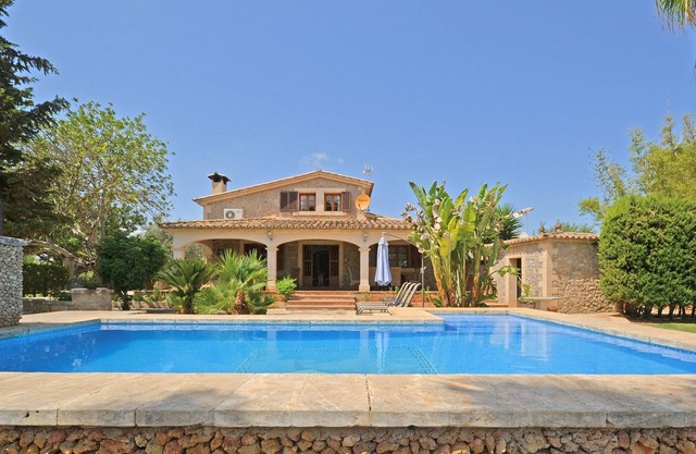 TIRASET, Casa de campo con piscina privada y pista tenis en Llubí.