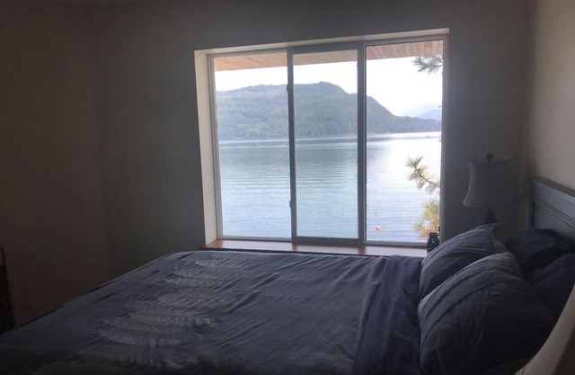 TLC Beachhouse "toda la casa" -Celista, BC. Shuswap del norte